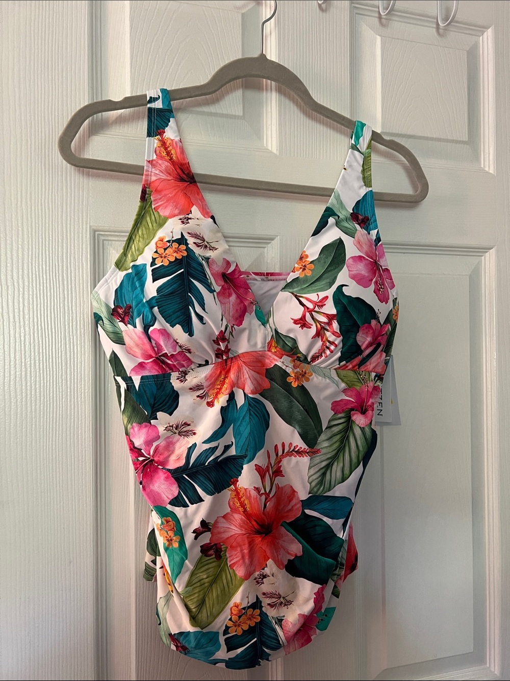 NWT Women’s Jantzen Swimsuit Tankini Top White with Pink & Green Tropical Print